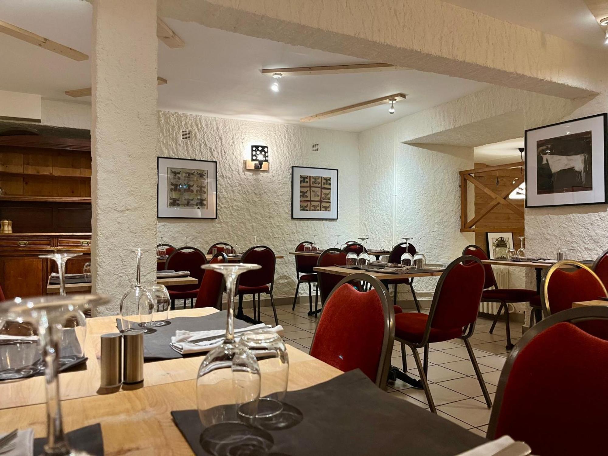 Hotel Restaurant Le Clos Besse-et-Saint-Anastaise Exterior foto